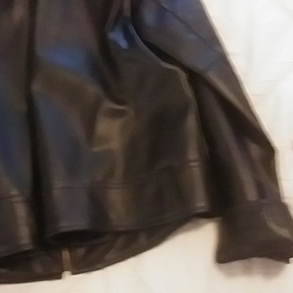 Leather jacket - Picture 2 of 4